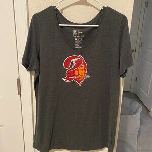 Nike Tampa Bay Buccaneers Old School Pirate Logo V-Neck Tee | Women’s XL | Charc